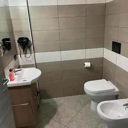 The King Nocleg ze śniadaniem 3*